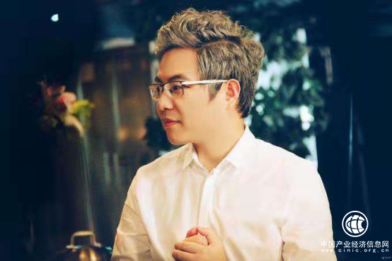 從有女性情感咨詢行業就無法躲開的一個人：吳郁楠