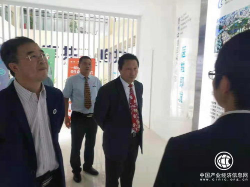 趙春林秘書長和華廈集團董事長周增光考察粵桂合作特別試驗區.jpg