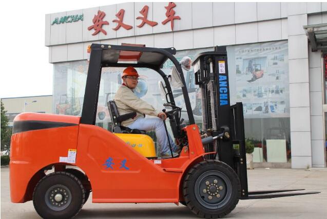安叉建廠60周年 第100萬臺叉車交與用戶