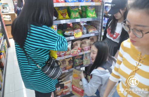 “壕”老板請客“搶”蘇寧小店，30秒搶什么最值？