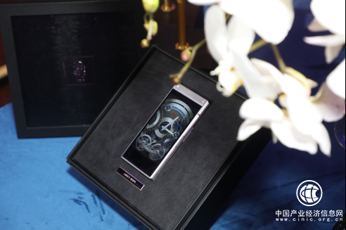 中國傳統美學的當代闡釋：心系天下三星W2019的明鏡止水之態