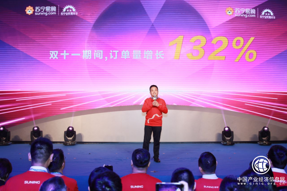 蘇寧雙十一圈粉明顯，上網pick江疏影上街偶遇楊洋