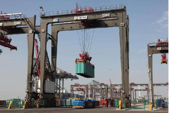 振華重工發布無人跨運車和智能集卡兩大新品