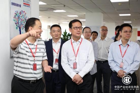 交通銀行信用卡中心領導蒞臨華拓大慶基地檢查指導工作，開展黨建共建活動