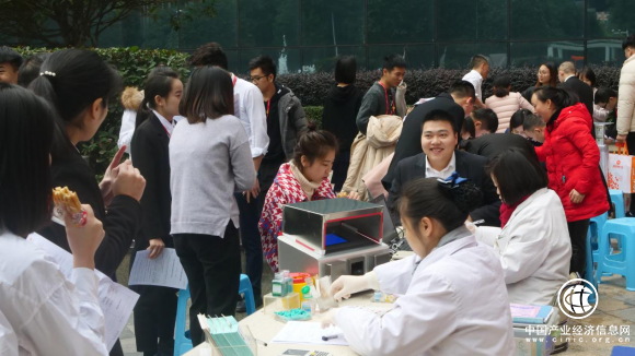 頂呱呱員工組團志愿無償獻血 用愛積極回饋社會