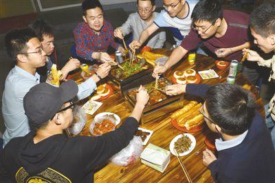 探問夜間消費：深耕夜宵市場，潛力還有多大？