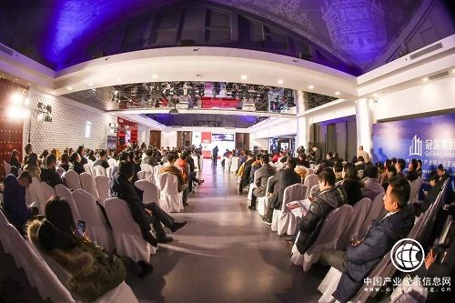 2018年第四屆SportIN大會暨體育BANK頒獎盛典飛劍科技榮獲“2018年度最佳運動裝備/器材品牌”