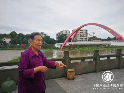 聚焦鄉村振興 青花郎專訪原廣漢向陽公社黨委書記葉文志