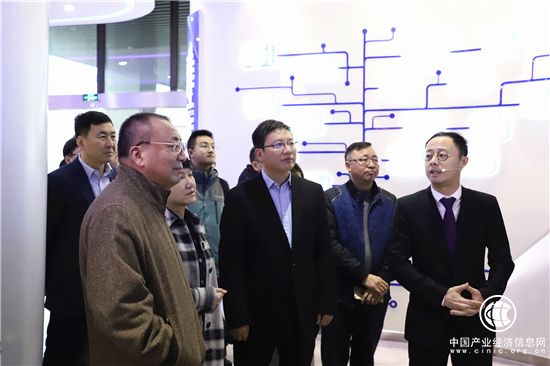 杭州城市學研究理事會王國平理事長一行調研指導綠城產業服務