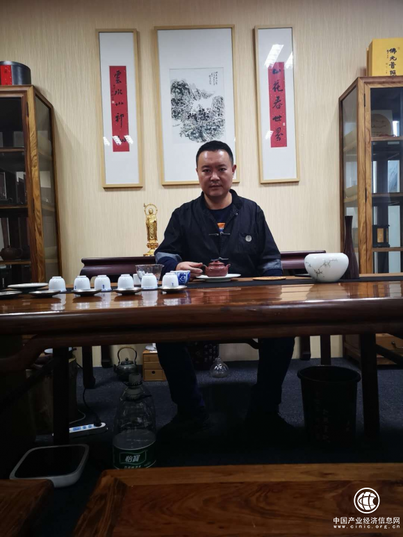 秦俊龍——傳承國粹精神，弘揚紫砂文化