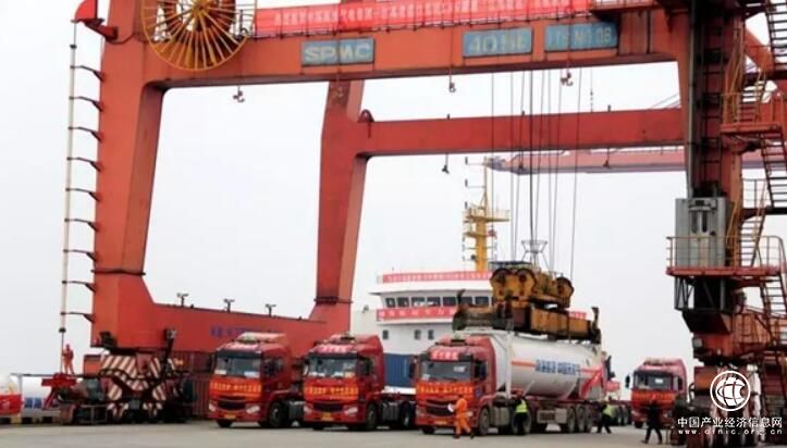 國內首次實現液化天然氣罐式集裝箱江海聯運