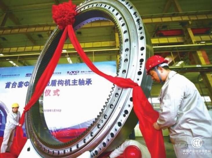 國產首臺11米級大直徑盾構主軸承下線