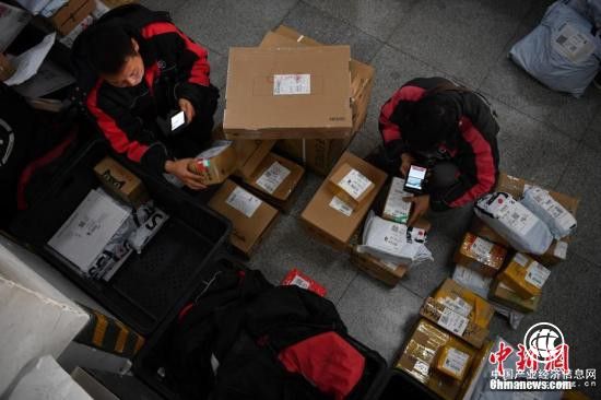 標準化、減量化、可循環…… 快遞包裝“綠起來”