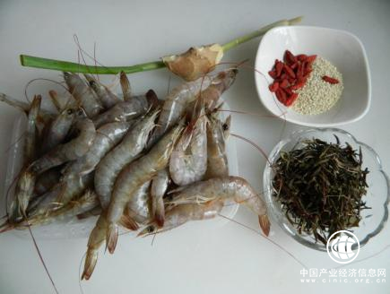 金龍魚1：1：1調和油見證徽菜的鮮美可口 以茶燜大蝦開啟火候考驗
