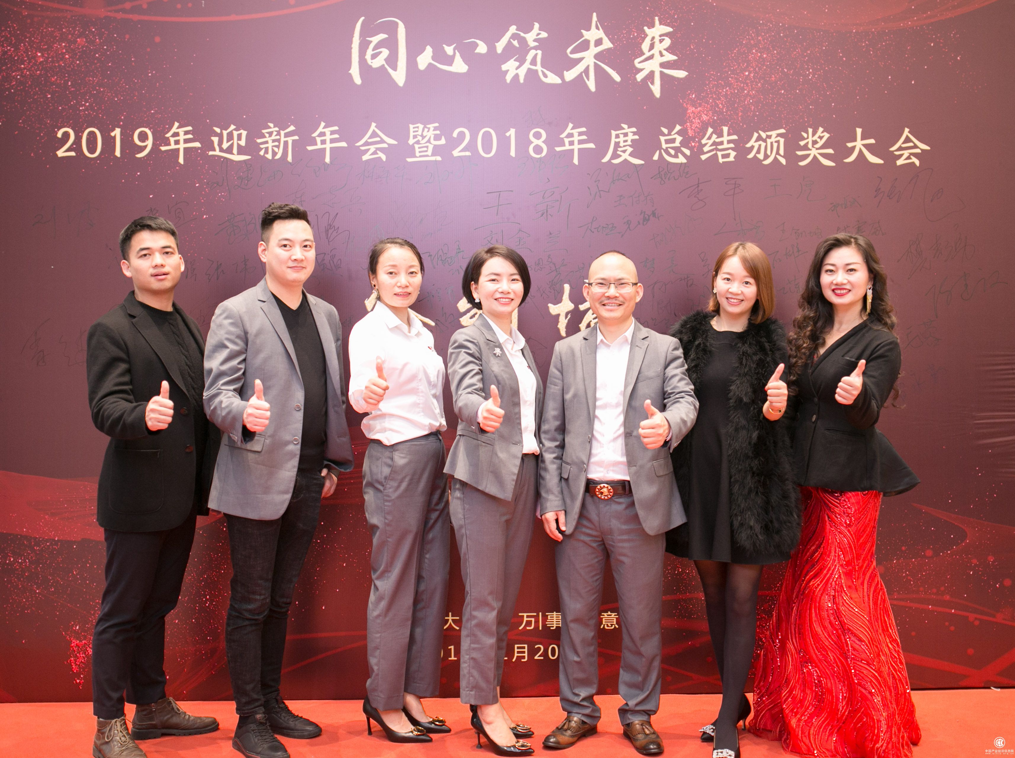 2華可可設計裝飾2019年會盛典嘉賓簽到7.jpg