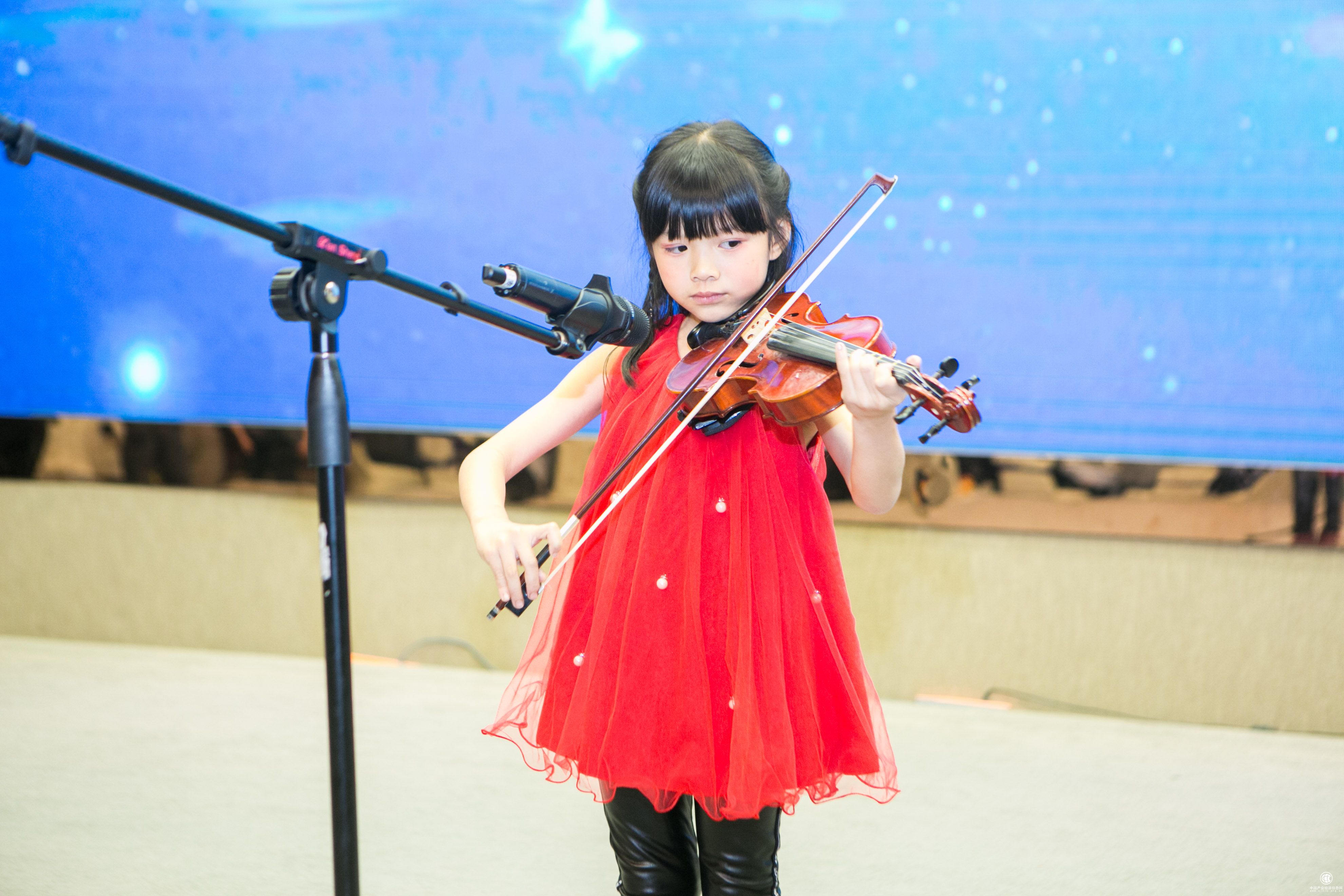 10華可可設計裝飾2019年會盛典節目表演7.jpg