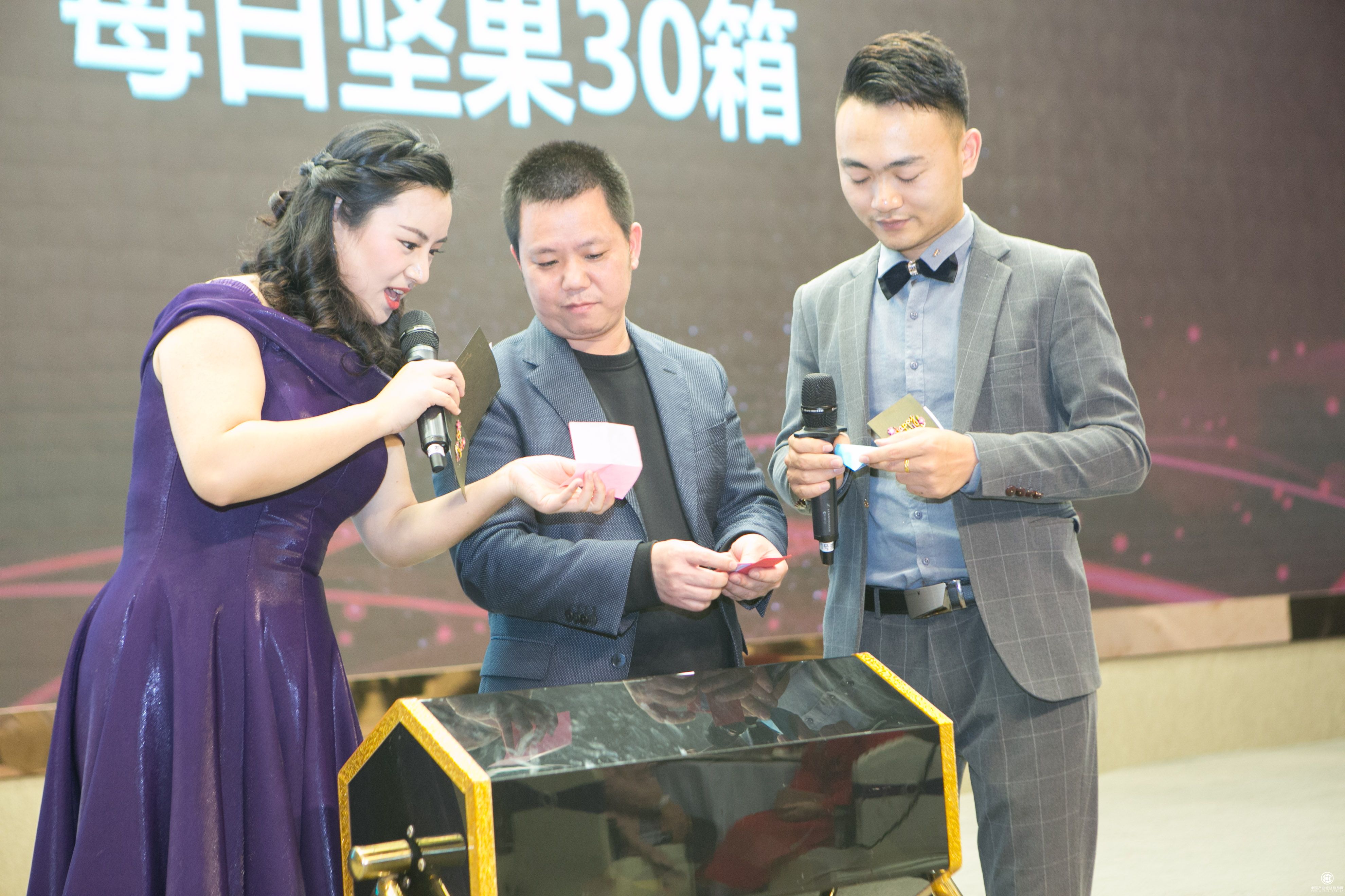 11華可可設計裝飾2019年會盛典抽獎環節1.jpg