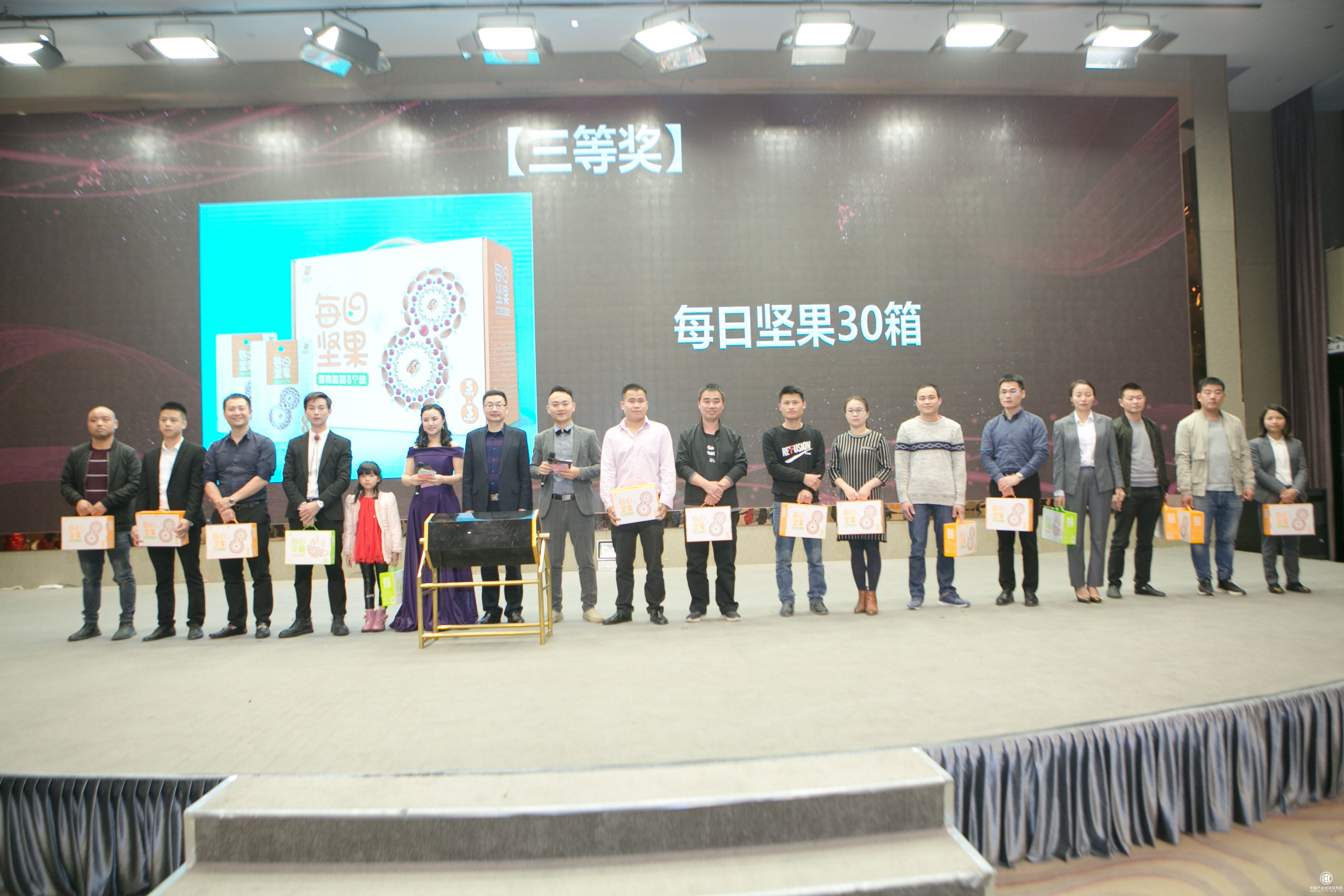 11華可可設計裝飾2019年會盛典抽獎環節2.jpg