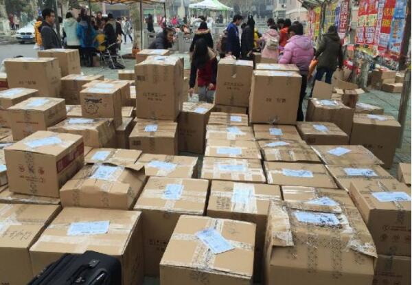 國家郵政局：春節假期全國攬投快遞包裹超19億件