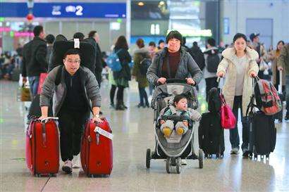 鐵路春運客流連續8天單日超千萬