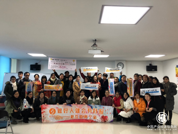 廣西e互助愛心大使探訪意外身故會員家屬，送去20萬互助金