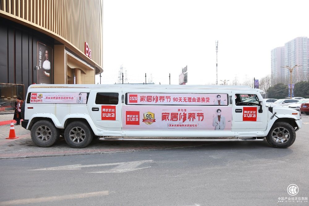 12輛服務車整裝待發
