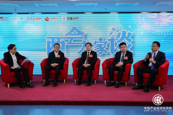 定位實戰專家顧均輝做客兩會大家談 與代表委員暢談營商環境“新治理”