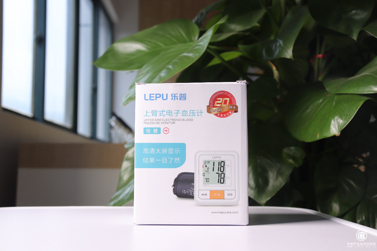 高清大屏、語音指導，給父母最好的禮物——樂普佳健血壓計