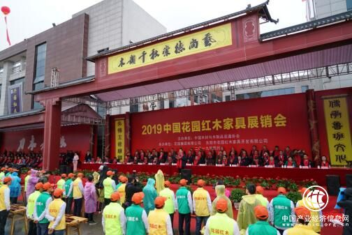 投巨資辦展會 拓產業建小鎮  浙江東陽花園村為富民產業搭臺唱戲