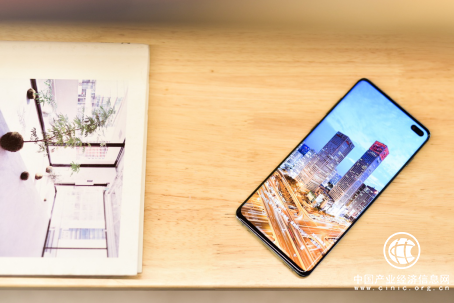 手機市場競爭激烈 三星Galaxy S10憑借全方位創新搶盡風頭