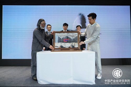 東航發布新一季形象代言人公益宣傳片 ——全新綠色IP“瞰·東方”同步亮相