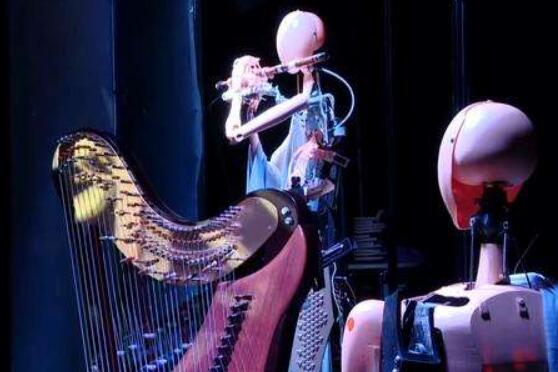 全球首個中國風機器人樂隊亮相演出