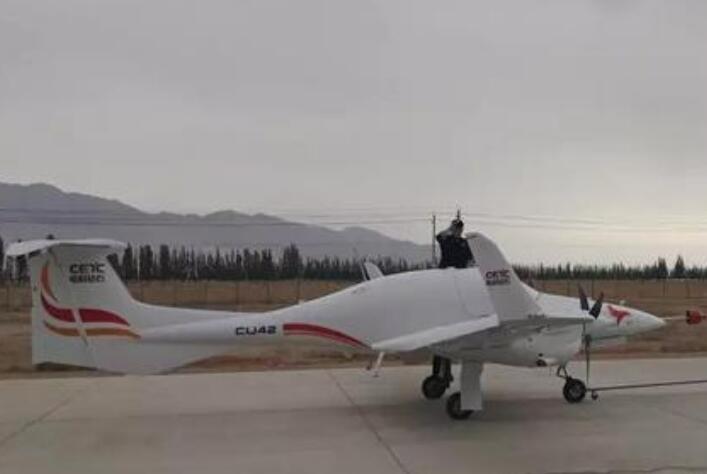 國內首架大型雙發長航時無人機成功首飛