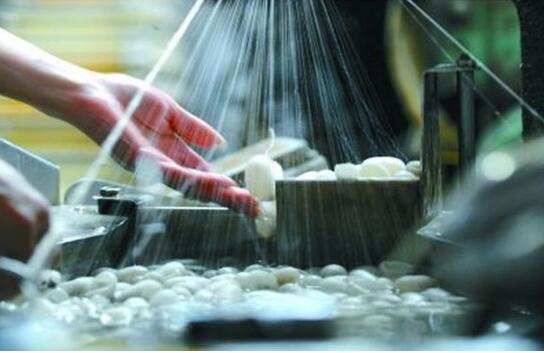 生絲價格大幅漲跌后 四川繭絲綢產業該如何“穩起”？