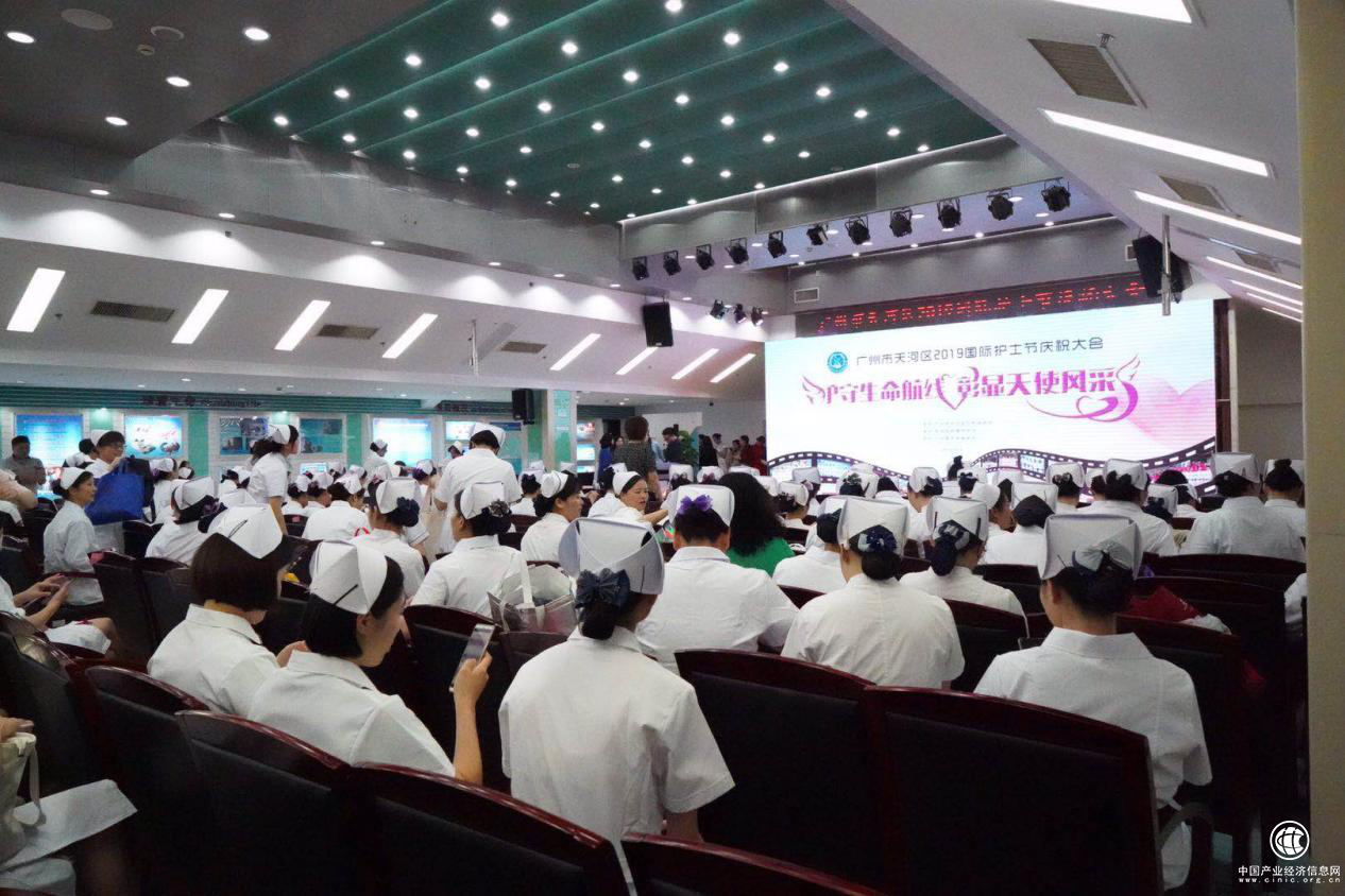 柏德口腔護士榮獲2019護士節表彰大會“優秀護士長”、“優秀護士長”稱號