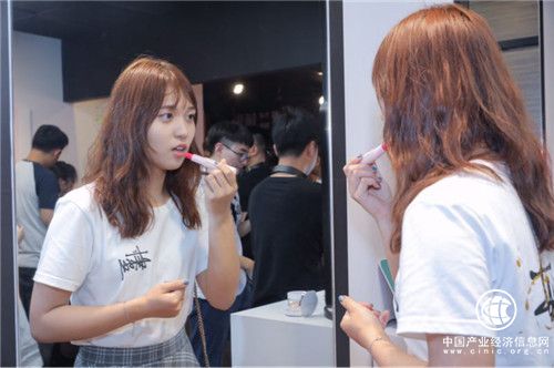 國貨之光點亮雙城，伽藍JALA打造世界級中國品牌
