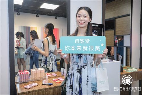 國貨之光點亮雙城，伽藍JALA打造世界級中國品牌