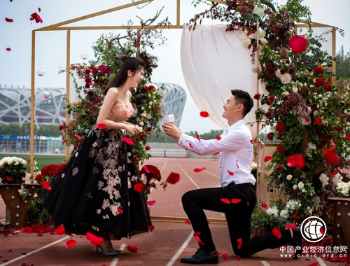 張培萌求婚張漠寒同款DR鉆戒亮相，見證浪漫真愛