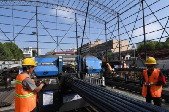 服務國家戰略 履責扶貧攻堅 建筑鐵軍實力踐行“中鐵速度”