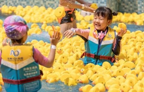 整個6月長隆水上樂園超一萬只“小黃鴨”陪你玩水