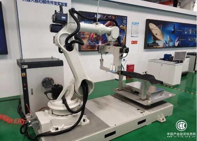 中船重工成功研制國內首個3D縫紉機器人