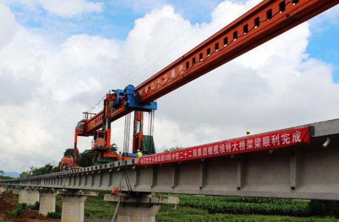 中老鐵路國內段第一長橋架通