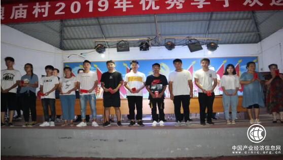 河南南召：扶貧扶智結碩果 優秀學子傳喜報