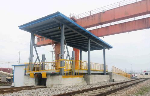 中車齊車集團自主研制升降式雙層汽車裝卸站臺投用