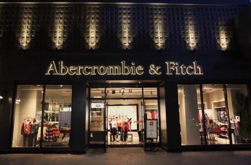 2021年以來福建共引進知名首店超700家 退稅備案商店數量已達253家