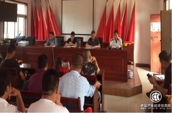 河南省南召縣皇后鄉召開易地扶貧搬遷戶“同心聯結，志智雙扶”表彰大會