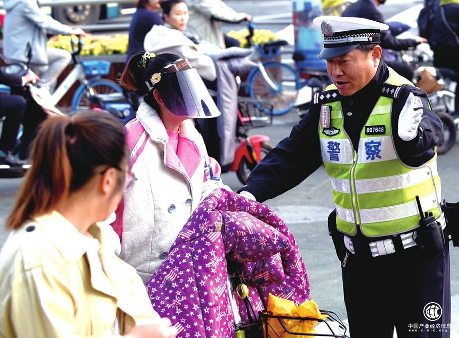 文明交通進行｜【創城再出發 品質再提升】歷下交警多措并舉助力創城迎評——遍播文明種子，靜待花開！