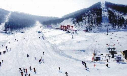 “速度與激情”、冬日美景激發冰雪活力 各地利用“冷資源”釋放“熱消費”