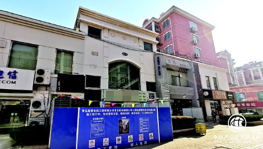 青島市北首座老樓院加裝電梯 預計年底完工交付