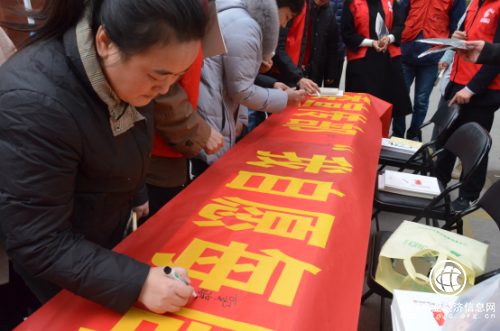 市委宣傳部到北關社區開展“我自愿每周少開一天車”志愿服務活動